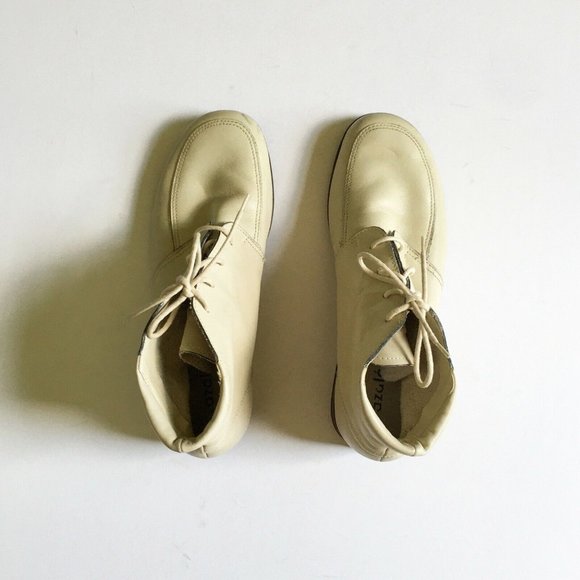 Azaleia Shoes - Azaleia Boho Leather Lace Up Shoes Size 7.5 Cream